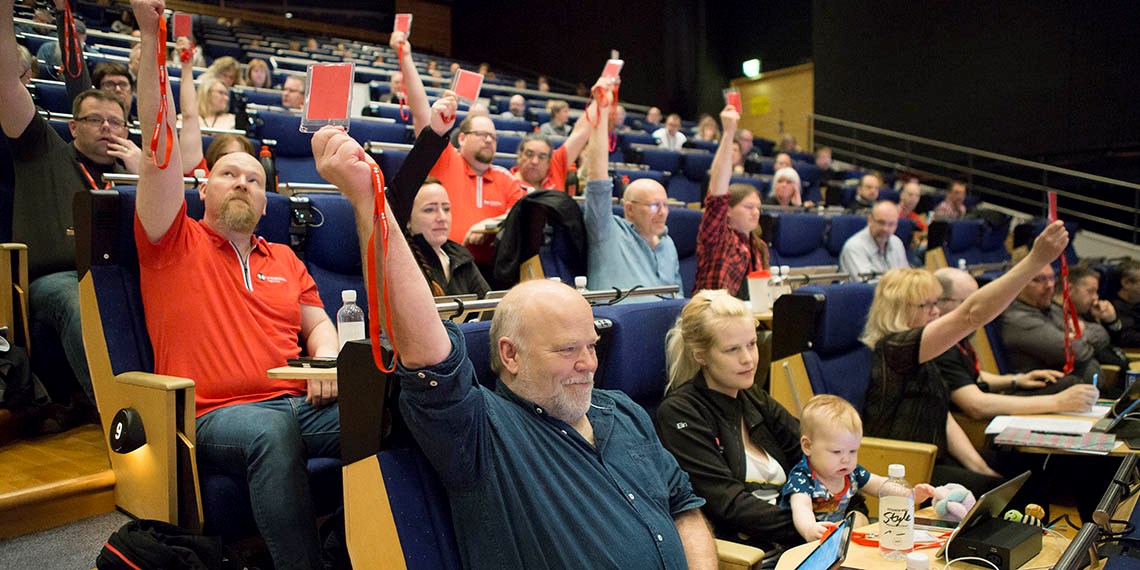 Ombud som röstar med rött kort på kongress